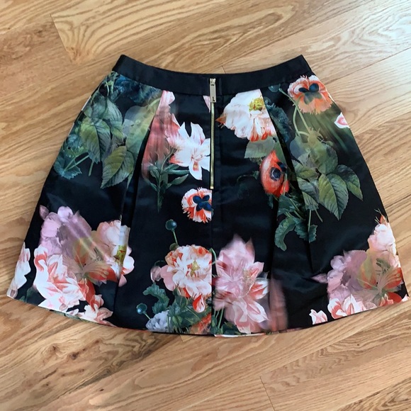 Ted Baker full pleated skirt, with pockets! - Picture 3 of 4